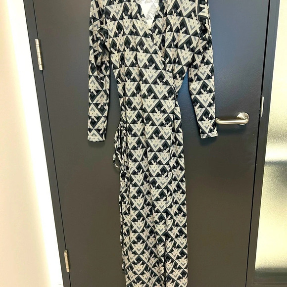 Shabby Apple size 8  NWOT long wrap dress thicker material - Picture 4 of 8